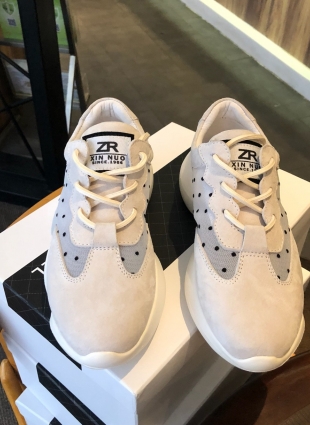 Chanel sneakers white