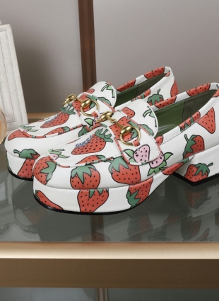 Gucci shoes white