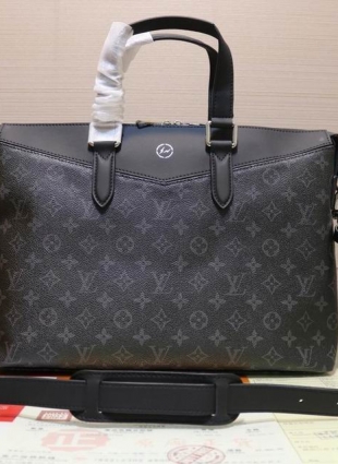 Louis Vuitton men bag
