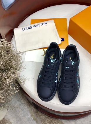 Louis Vuitton sneakers black