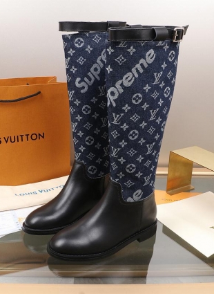 Supreme boots