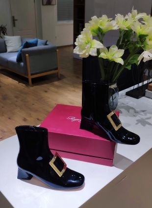 Roger Vivier boots black