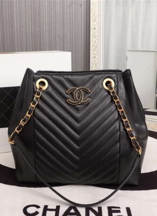 CHANEL bag 26x27x13 cm