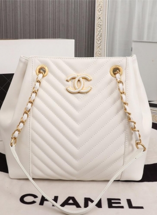 CHANEL bag 26x27x13 cm