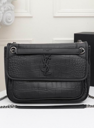 Yves Saint Laurent bag black, size 28x21x10 cm, silver chain