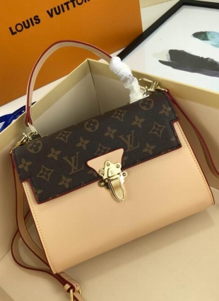 Louis Vuitton bag size 25x18x11 cm