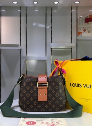 Louis Vuitton bag 25 x 9 x 22 cm