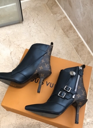 Louis Vuitton boots black and brown