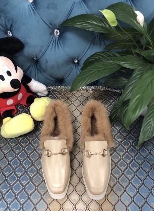 Gucci shoes beige
