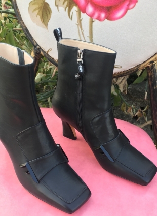 Fendi boots black