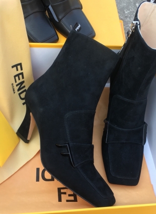 Fendi boots black