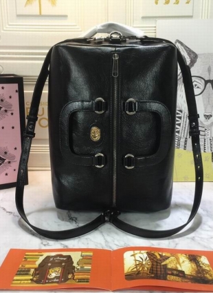 GG backpack Size: 35 x 25 x 16 cm