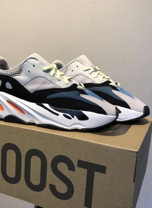 Adidas Yeezy Boost 700