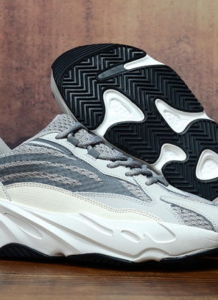 Adidas Yeezy Boost 700