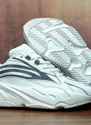 Adidas Yeezy Boost 700