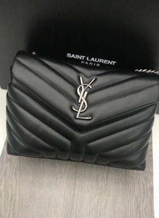 Yves Saint Laurent bag 24 x 18 x 9 cm