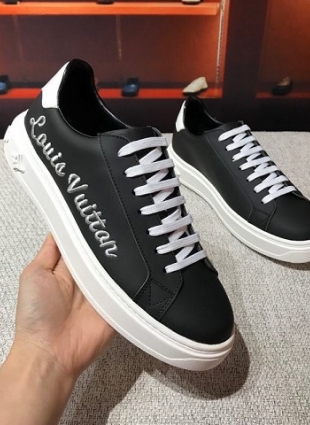 LOUIS VUITTON SNEAKERS BLACK AND WHITE