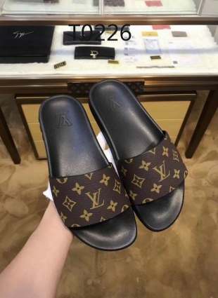 Louis Vuitton slippers