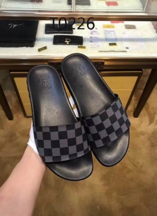 Louis Vuitton slippers