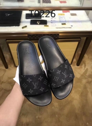 Louis Vuitton slippers