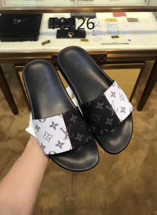 Louis Vuitton slippers