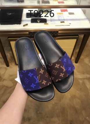 Louis Vuitton slippers