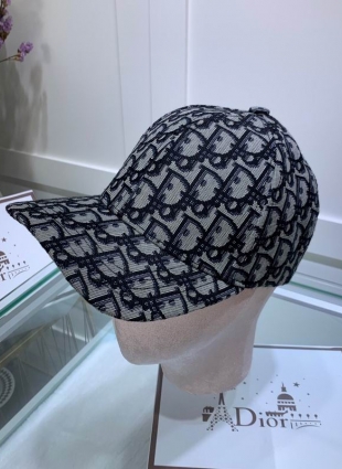 Dior caps