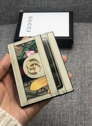 GG card holder