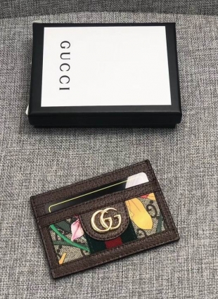 GG card holder