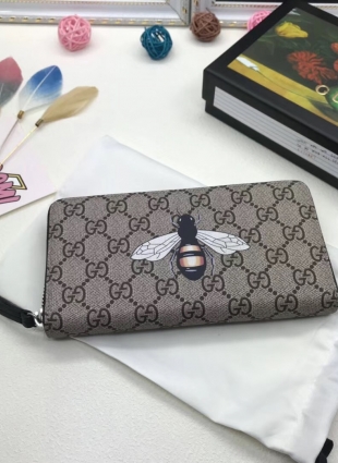 GG zip wallet
