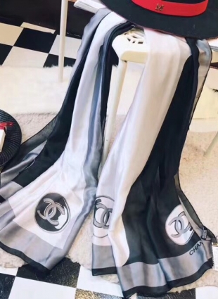 CHANEL SCARF